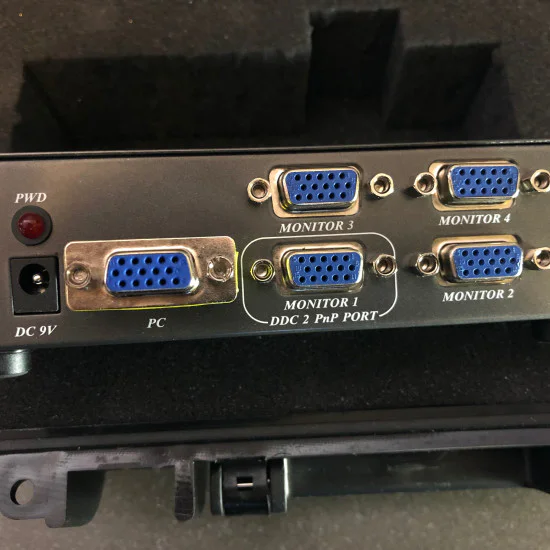 VGA Splitter - 4 port VGA Splitter - 4 port